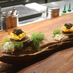 IZA - 柿とキャビアのタルト