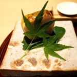 Omino - 伊達鶏のもも肉と菊の花の棒寿司