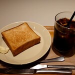 THE CITY BAKERY BISTRO RUBIN - 厚切りトースト：440円、アイスコーヒー：275円