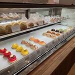 Patisserie KH cafe - ムース系のケーキがずらり