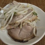 土竜が俺を呼んでいる - チャーシューがさっぱりしていて下に隠れていたもやしとネギがgood