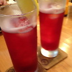 やを屋 - ’藤沢’なる名前のカクテル。しょうが、レモン、藤沢産のワイン（要するにメルシャンの工場）がミックス