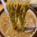 すみれ - 西山製麺の黄色い縮れ麺
            