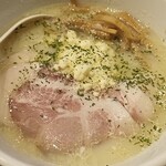 貝と牛と中華そば うみ虎 - 貝とキャベツのクラムチャウダーらぁ麺