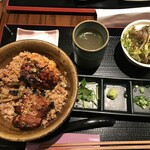 銘鶏やき鳥 鳥仙 - つくねと焼き鳥 ひつまぶしの様にして食べる。美味しかったー