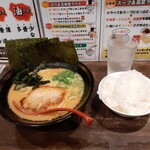 Hassashiya - とんこつラーメン(しょうゆ)+ライス(無料)