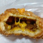 Bakery&Sweets ATELIER - チーズinカレーパン。