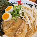 とんこつ愛があふれてる ラーメン とりこ - 