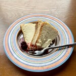 エイトヒルズ デリカテッセン - バスクの黒いチーズケーキ