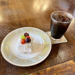 カフェ ドゥ シェール - 豆乳ケーキ、アイスコーヒー