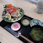 kitchenわだの - 山盛り海鮮丼