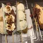 横丁とうふ店 最上川千本だんご - 左からナッツ、ティラミス、芋ポーネ、きなこあん