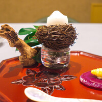 La Vallee d'Or - アミューズ ：ジャガイモのクロワッサン 　とうもろこしのピュレ、卵黄