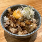 Guddo Deira-Men Chinatsu Eito - チャーシュー丼 380円　生卵トッピング 60円