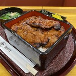 蒲衛門 - 豚重(しょうゆ)