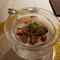 サンシャイン クルーズ・クルーズ - 秋茸のムース　洋ナシとラードフュメ