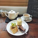 ガトー・ファヴォリ - この3種類のセットは食べたいスイーツがちょっとずつ食べれてお得♪めっちゃ落ち着くし良いカフェ。