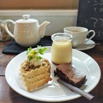 ガトー・ファヴォリ - ・お茶とお菓子とプリンのセット　プリン、ブラウニー、バナナココナッツの3種類　お茶はアッサム