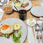 PEANUTS Cafe SUNNY SIDE kitchen - 