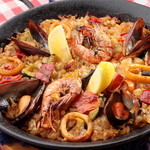 TAPAS - パエジャ
スペイン・カタルーニャの歴史と伝統
TAPAS料理長コーエツの技術を詰め込んだ一品。