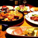 TAPAS - 料理は仕込みから仕上げまで全て料理長の手で作られます。