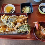 一山いけす - エビ天丼