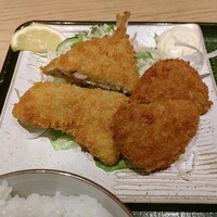 襷 - 本日のおすすめ定食（あじフライ＆カレーコロッケ）
