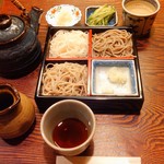 三色そば。１５００円。せいろ（細打ち十割）、挽きぐるみ（田舎風・中太）、しらゆき（さらしな）。辛味大根とごま汁も付けました。豪華に、ごま汁と辛味大根を付けました。