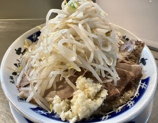 ラーメン 大 - らーめん並（850円）＋チャーシュー（200円）＋玉ねぎ（100円）＋味付卵（100円）、ニンニクコール