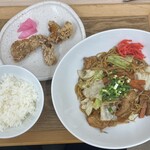 マハロダイニング - 焼そば　半ライスから揚げセット