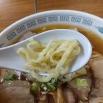 松食堂 - 曽我製麺の中太麺