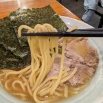 濱之家 - いわゆる家系とは雰囲気の異なるツルプリな麺