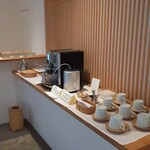 あさば - 綺麗に整頓されたカフェスペース