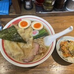 麺壱 吉兆 - ワンタン麺＋煮玉子＋ピリ辛納豆ご飯（ランチサービス仕様）