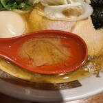 麺家 龍 - スープ 油多め