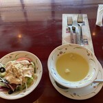 ハングリータイガー - 前菜、サラダとコーンスープ