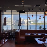 ハングリータイガー - 私めの前の席にも、直ぐに5人組の家族が座りました。