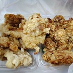 からあげの匠 - 料理写真:左•塩　右•醤油　各4個