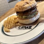 CRUZ BURGERS & CRAFT BEERS - 