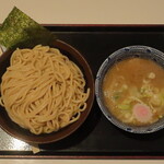 Kyuurin - つけめん 並盛　８４０円。