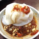 豪季水餃專賣店 - 蝦仁水餃（タレをつけて）