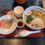 Umegai - ラーメンねぎとろ丼