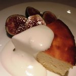 コート ドール - チーズケーキ黒いちじく添え