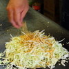 広島屋 - 料理写真:たくさんのキャベツを鉄板へ！！