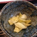 たつや - 2012.10.23  エビカレー丼(生そば付き)1000円。漬物付き。