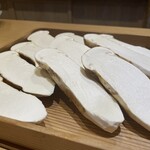 富小路 やま岸 - 縦に切ると断面から漂う瑞々しさを持った芳香