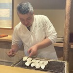 富小路 やま岸 - 丁寧に焼き上げて頂けます。