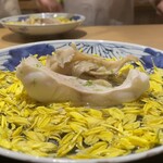 富小路 やま岸 - ◯舞茸と白甘鯛の菊花仕立て　香り付けに柚子の皮　お好みでポン酢と共に　お出汁は白甘鯛の骨から