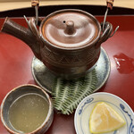 赤坂 菊乃井 - 昼懐石１５７３０円。鱧と松茸の土瓶蒸し。柚子を垂らすとさらに濃厚さが広がる深みのある味わいです。