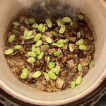 赤坂 菊乃井 - 昼懐石１５７３０円。地鶏と胡桃の土鍋御飯。胡桃が重なりましたが、地鶏と合わせることで、趣向の異なる味わいですね。